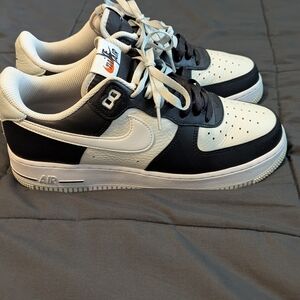 Nike Men's Black and White Sneakers